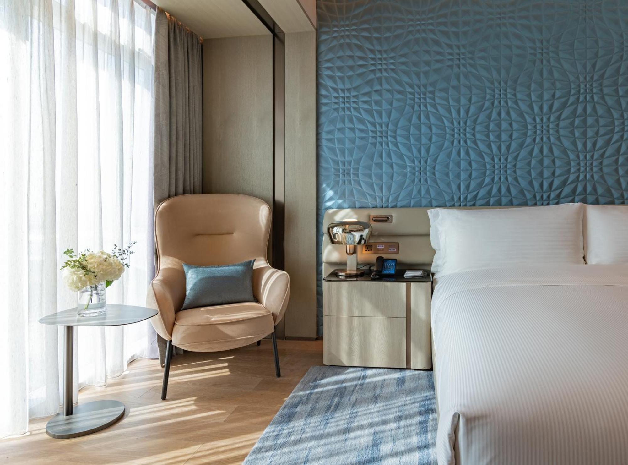 Отель Hilton Shenzhen World Exhibition & Convention Center - Only 5 Minutes' Walk To Wecc Экстерьер фото