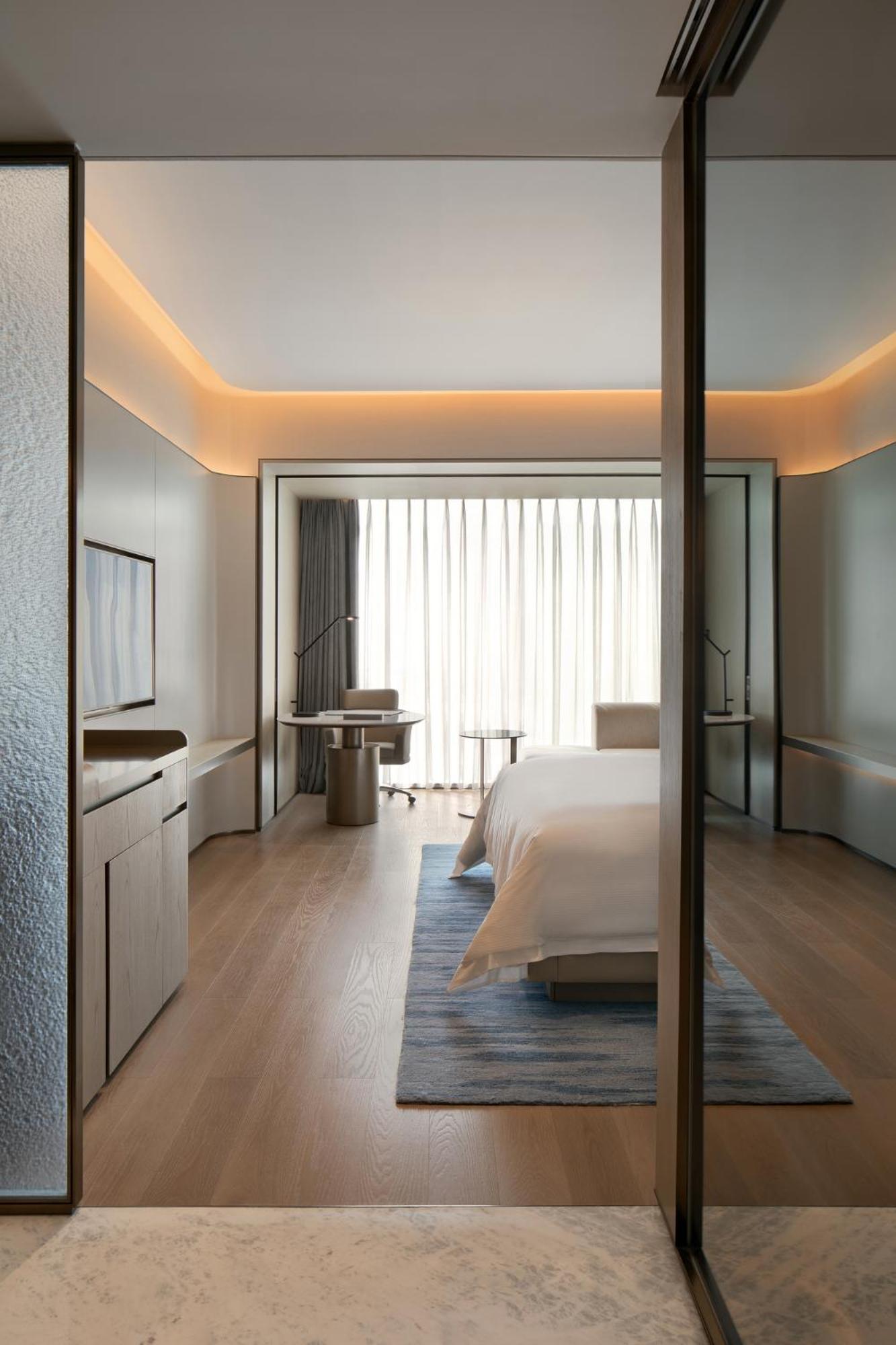 Отель Hilton Shenzhen World Exhibition & Convention Center - Only 5 Minutes' Walk To Wecc Экстерьер фото