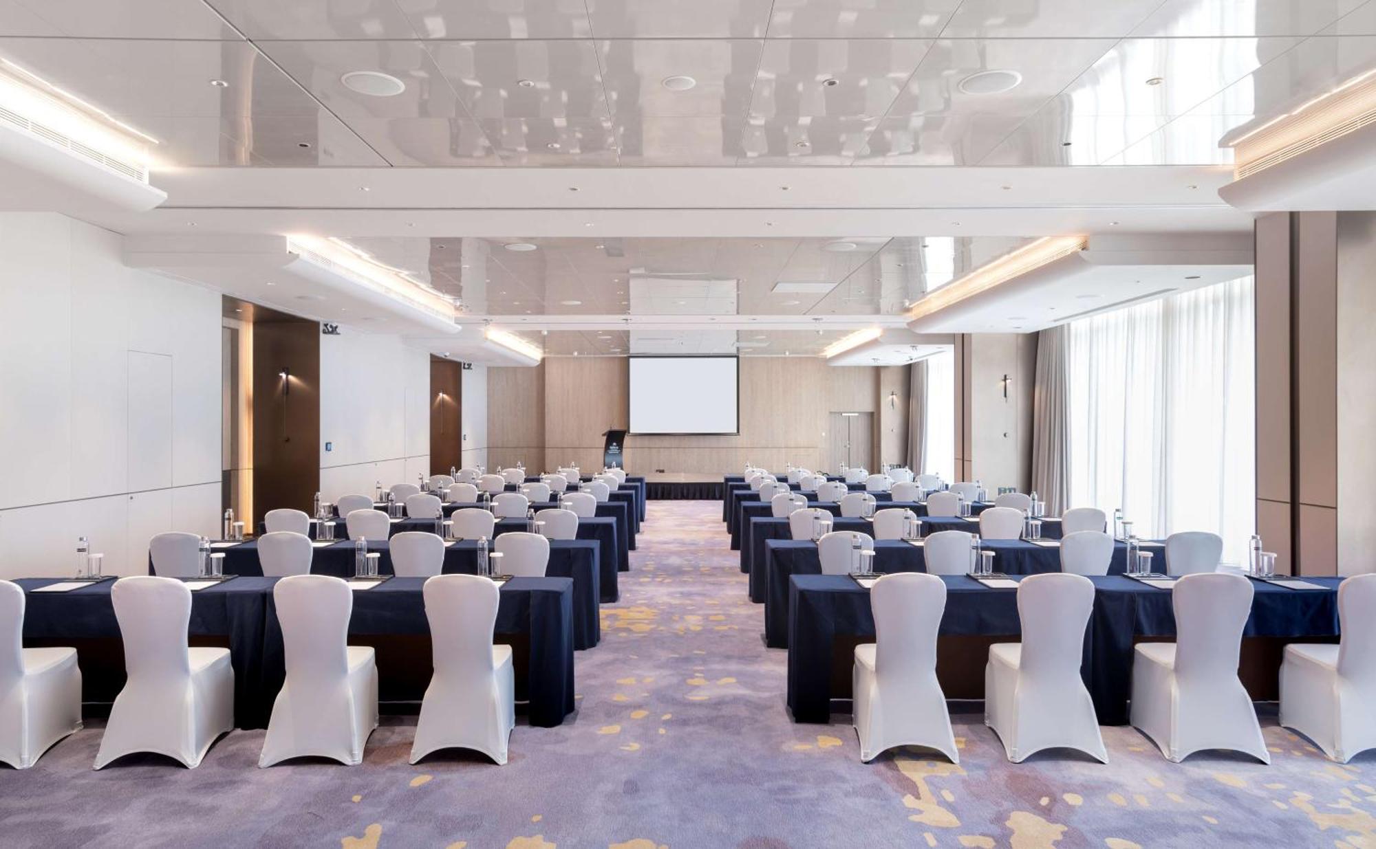 Отель Hilton Shenzhen World Exhibition & Convention Center - Only 5 Minutes' Walk To Wecc Экстерьер фото