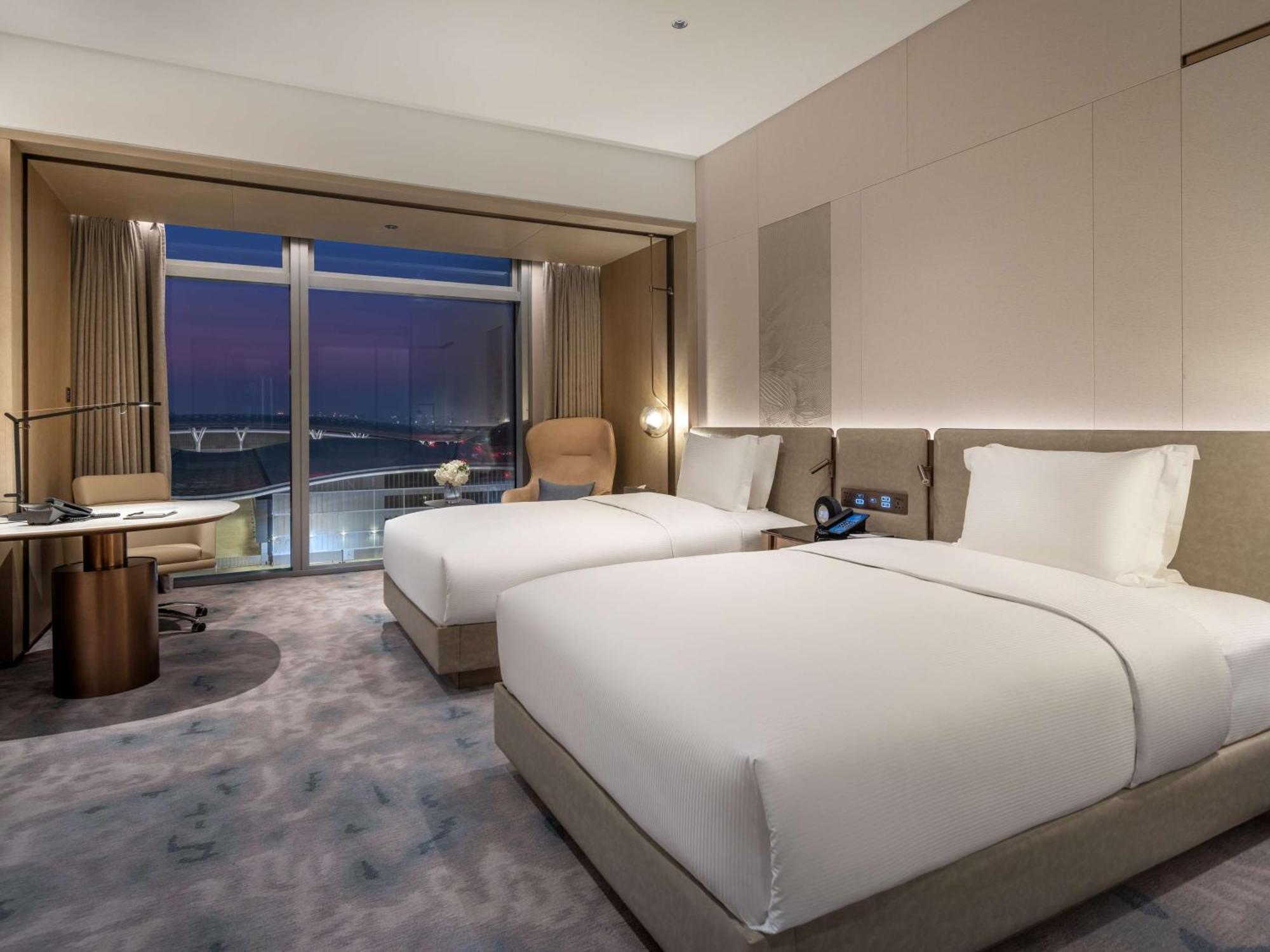 Отель Hilton Shenzhen World Exhibition & Convention Center - Only 5 Minutes' Walk To Wecc Экстерьер фото
