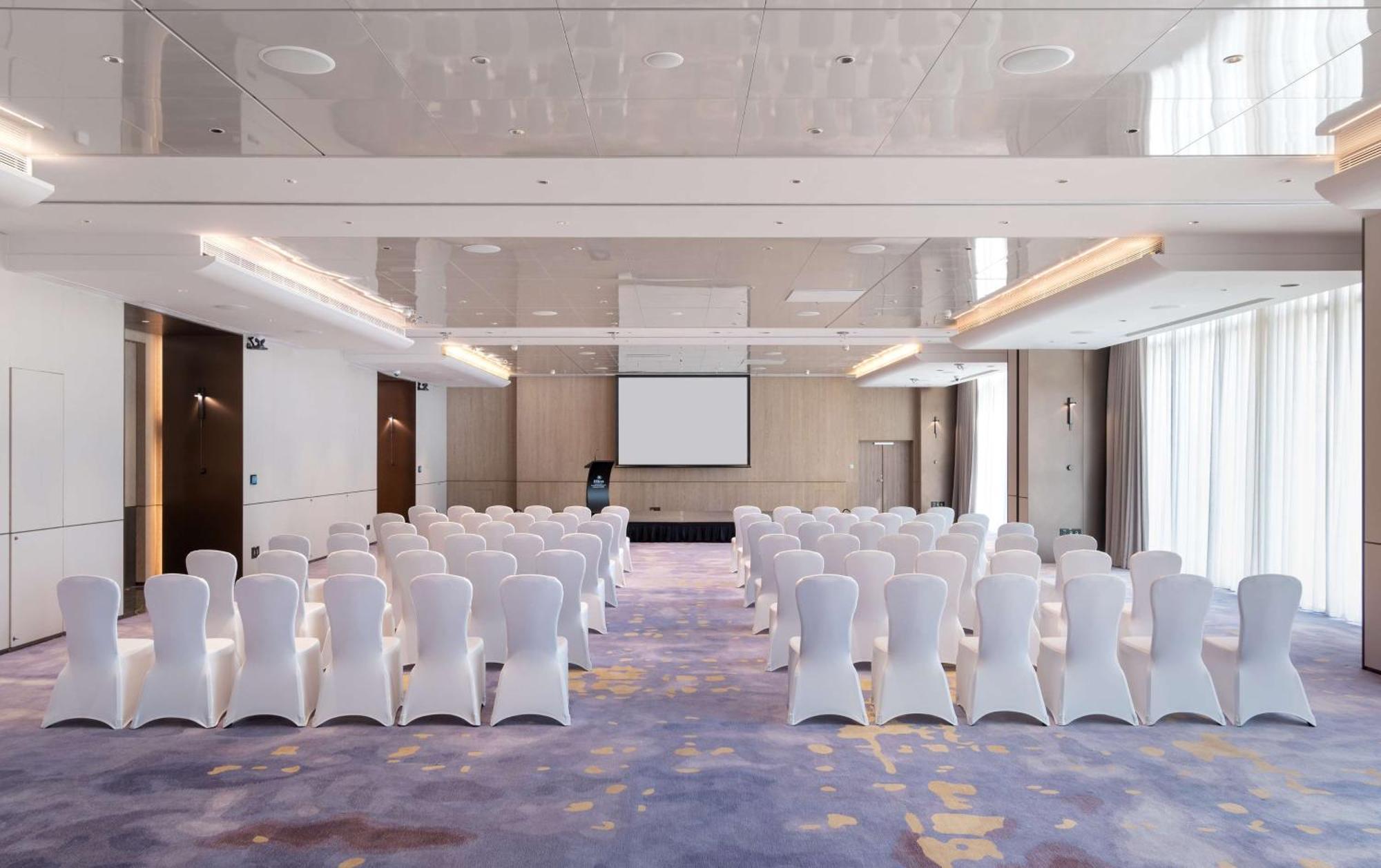 Отель Hilton Shenzhen World Exhibition & Convention Center - Only 5 Minutes' Walk To Wecc Экстерьер фото