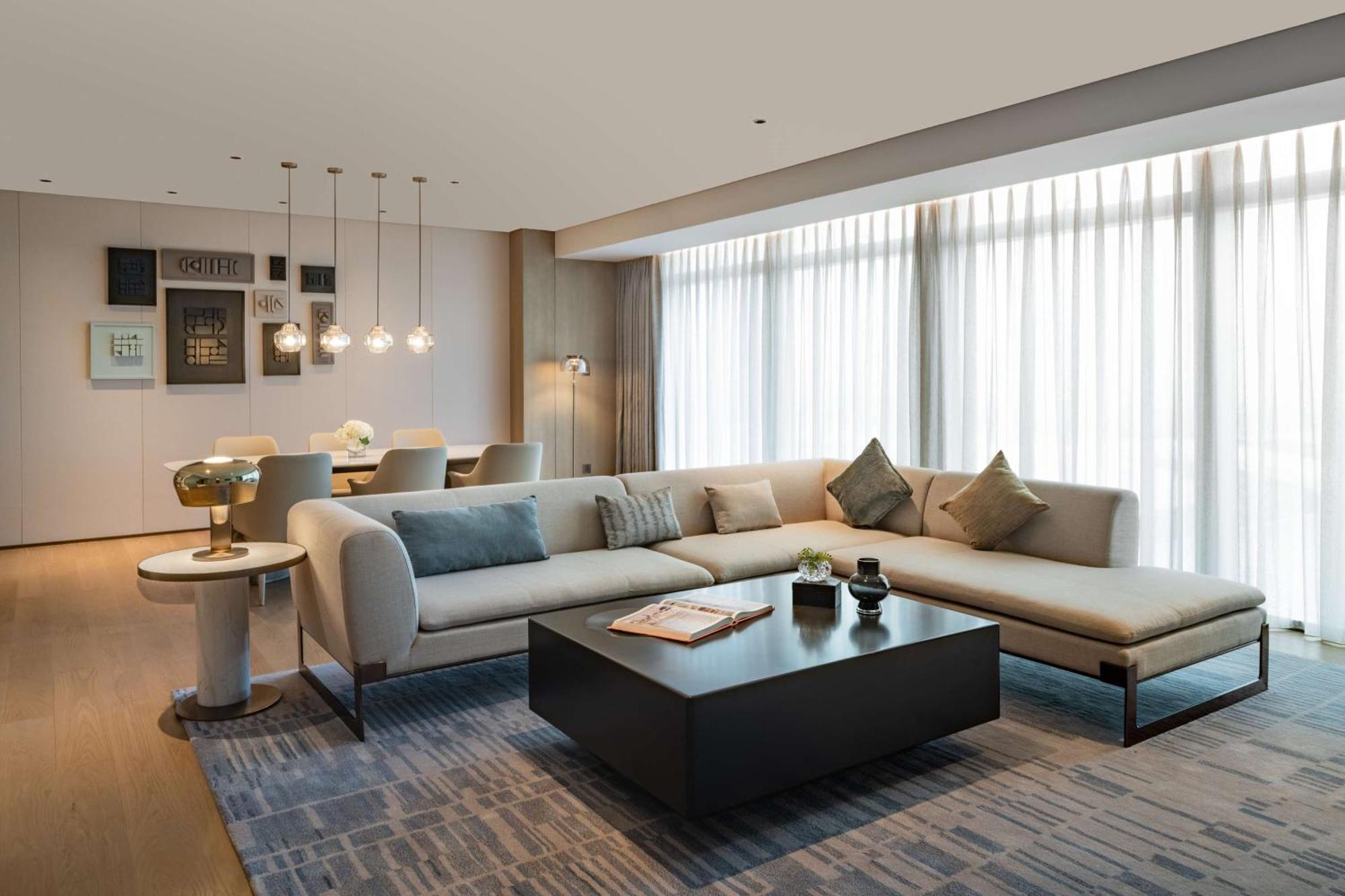 Отель Hilton Shenzhen World Exhibition & Convention Center - Only 5 Minutes' Walk To Wecc Экстерьер фото