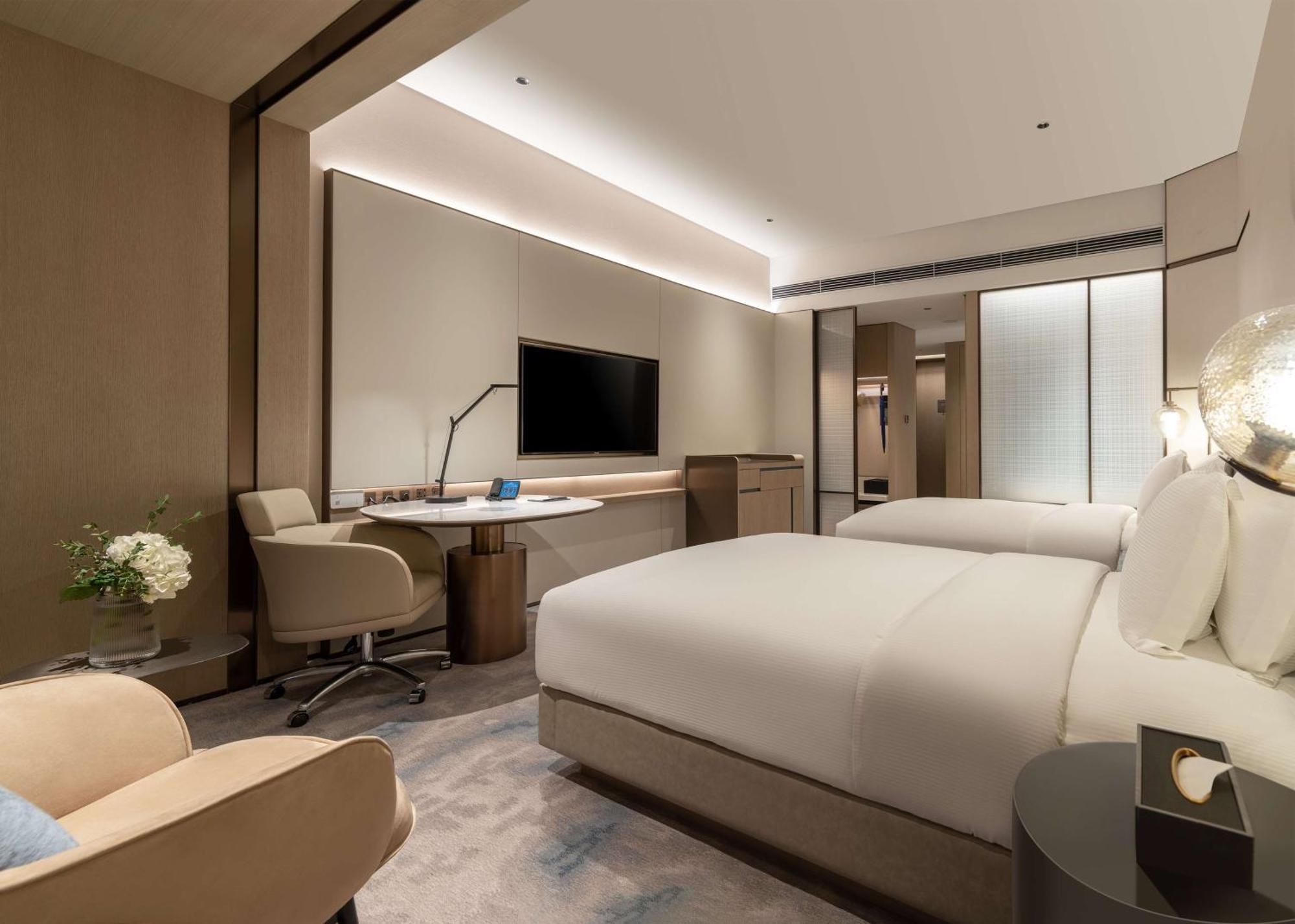 Отель Hilton Shenzhen World Exhibition & Convention Center - Only 5 Minutes' Walk To Wecc Экстерьер фото