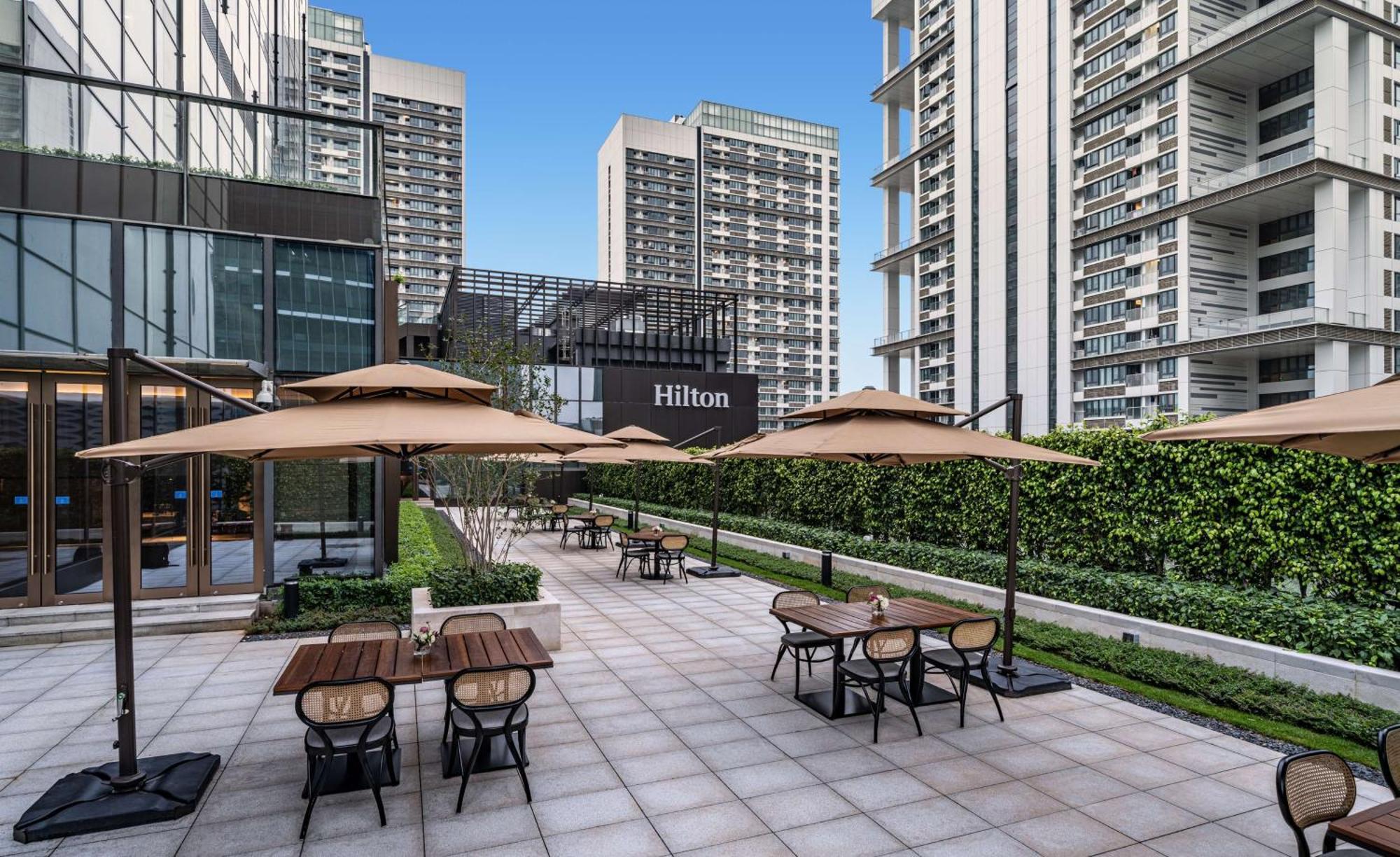 Отель Hilton Shenzhen World Exhibition & Convention Center - Only 5 Minutes' Walk To Wecc Экстерьер фото