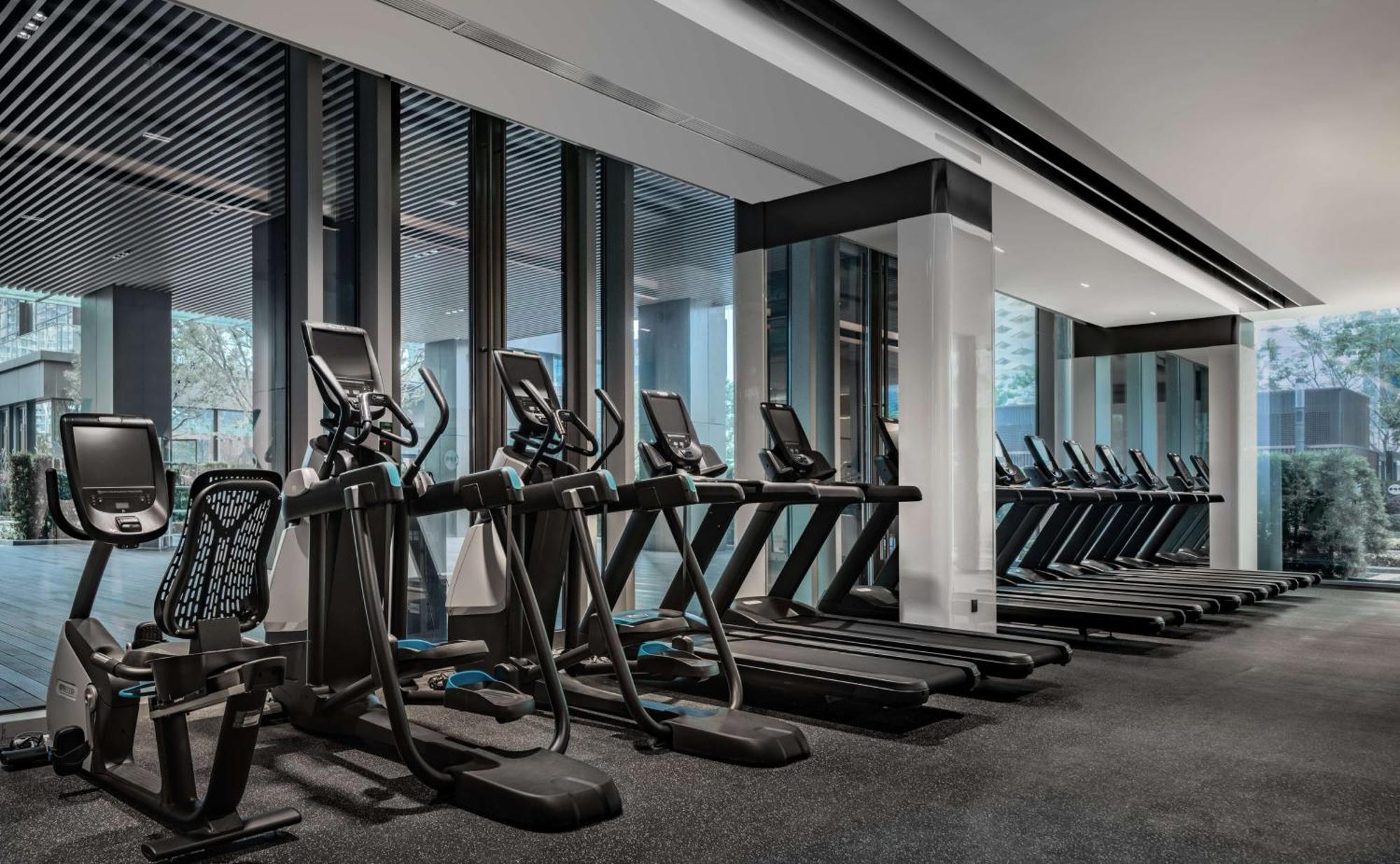 Отель Hilton Shenzhen World Exhibition & Convention Center - Only 5 Minutes' Walk To Wecc Экстерьер фото