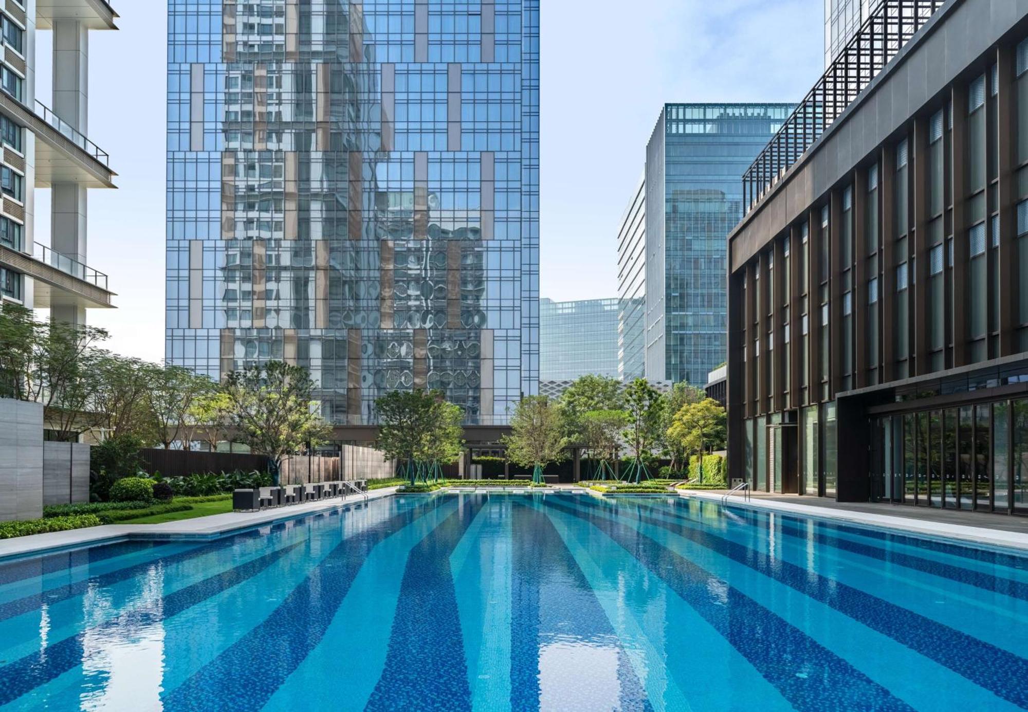Отель Hilton Shenzhen World Exhibition & Convention Center - Only 5 Minutes' Walk To Wecc Экстерьер фото