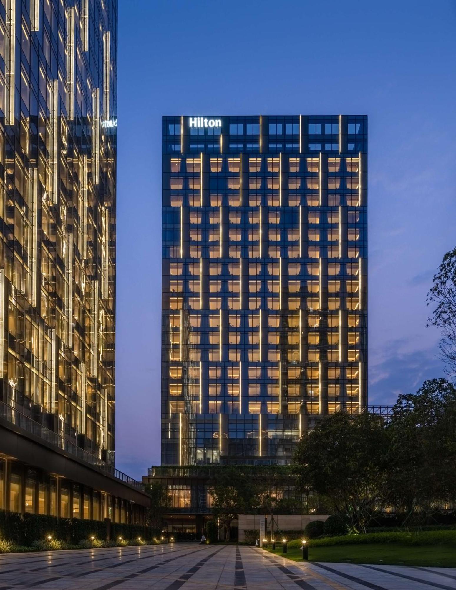 Отель Hilton Shenzhen World Exhibition & Convention Center - Only 5 Minutes' Walk To Wecc Экстерьер фото