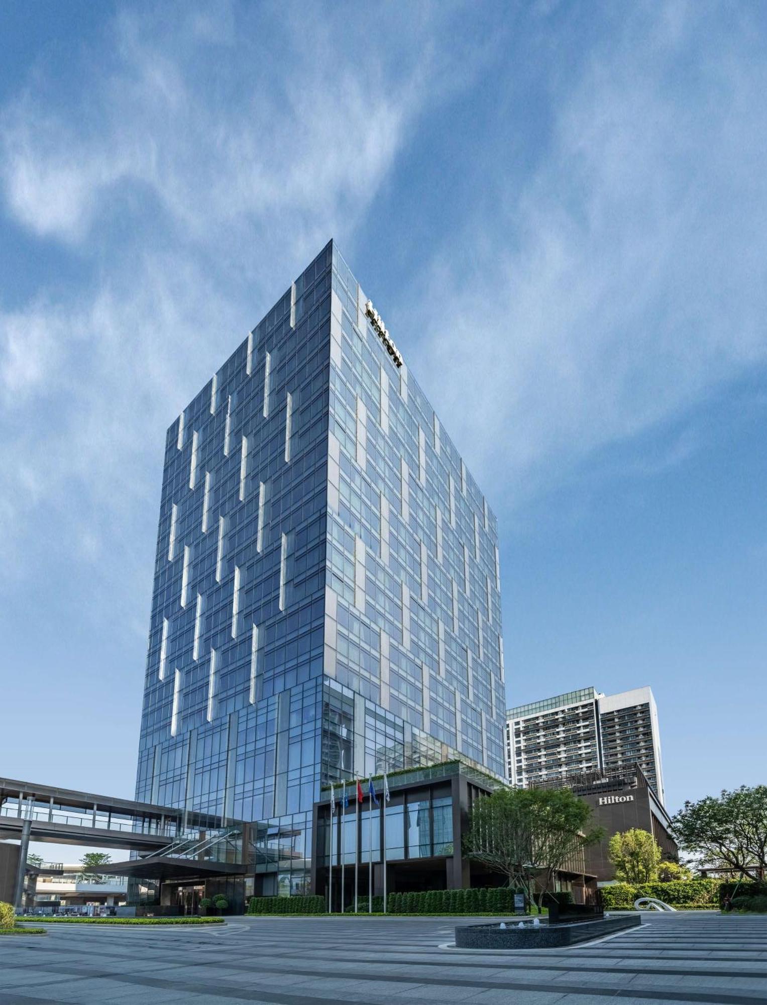Отель Hilton Shenzhen World Exhibition & Convention Center - Only 5 Minutes' Walk To Wecc Экстерьер фото